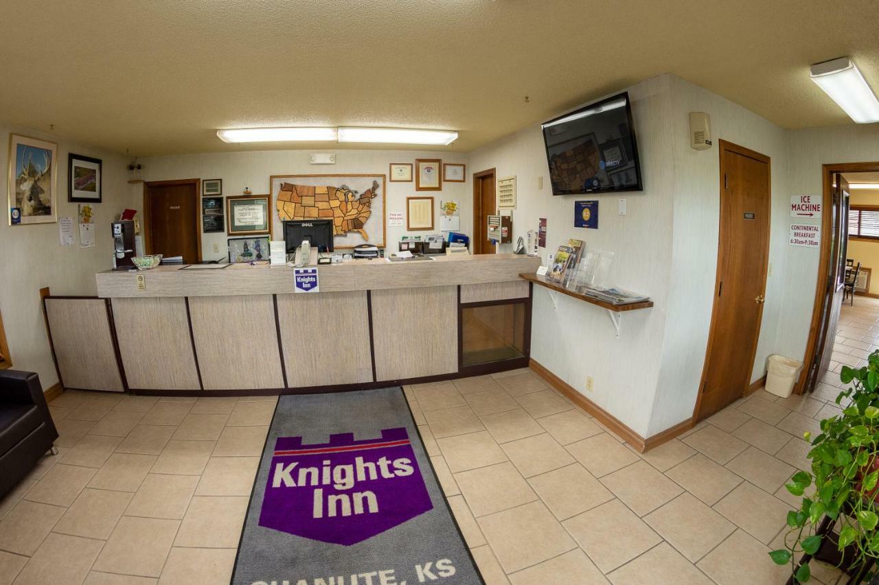 Knights Inn - Chanute Exterior photo